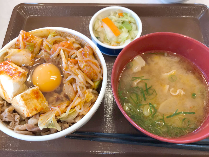 月見辛旨すきやき牛丼（玉子のせ）