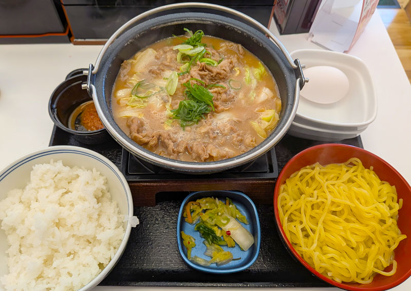 吉野家の牛肉玉ラーメン鍋膳(とんこつ)