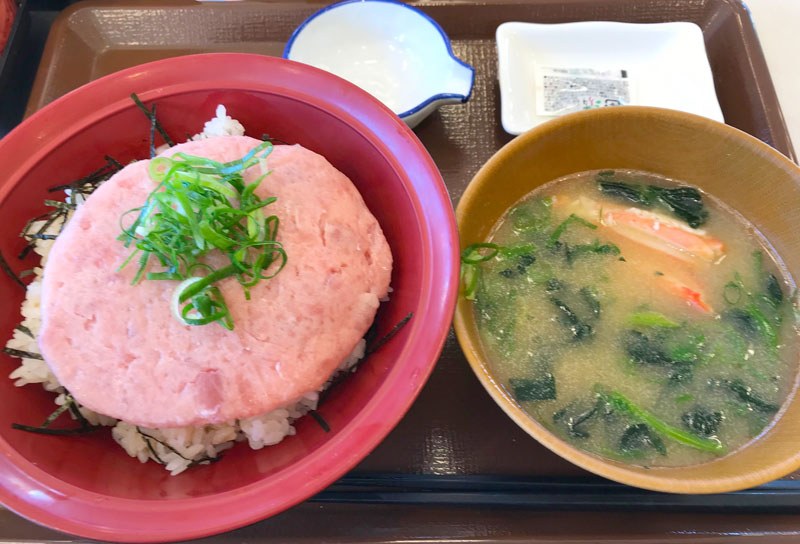 すき家のまぐろたたき丼（フリスビー丼）