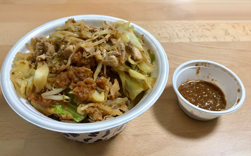 牛丼屋 松屋の『ニンニク野菜マシ大盛牛めし』